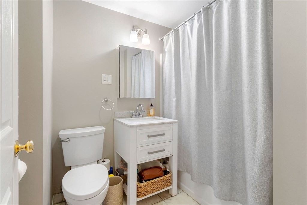 Building Photo - 55 Russell St