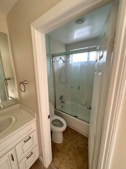 Bathroom in Bedroom on Top Floor - 523 W Summerfield Cir