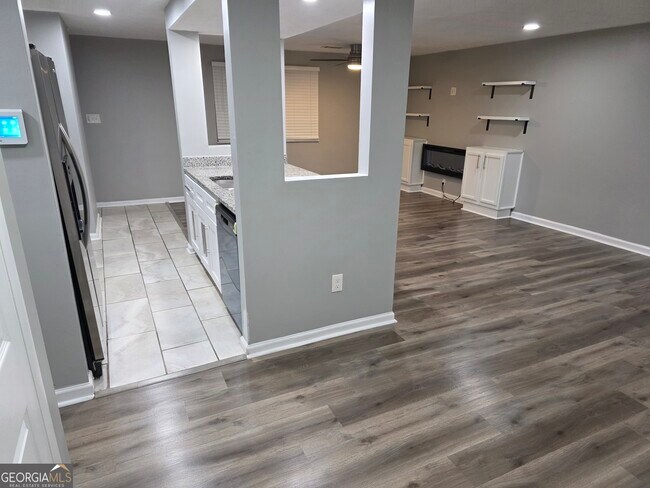 Building Photo - 5349 Tracey Dr