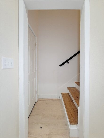 Building Photo - 1903 Mary St