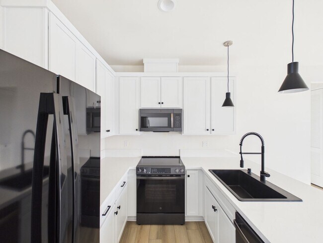 Building Photo - 709 Passion Ct