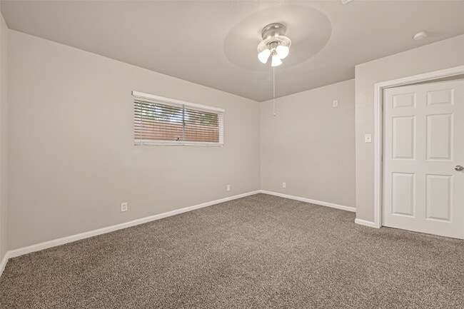 Building Photo - 10 Ferguson St