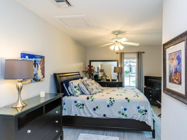 Building Photo - 4930 NE 27th Ave