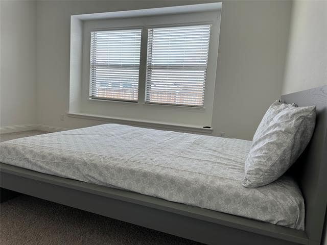 Building Photo - 3320 Oak Ln