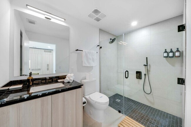 Building Photo - 225 N Miami Ave