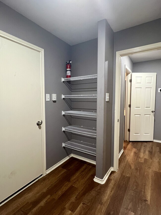 Building Photo - 9411 Rainbow Creek