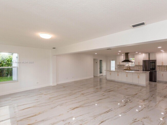 Building Photo - 611 SW 64th Way