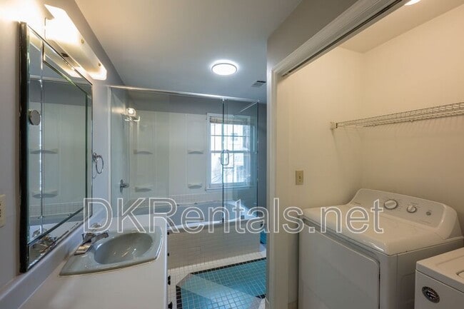 Building Photo - 876 Argonne Ave NE