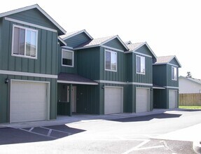 Building Photo - 1962 SW Reindeer Ave