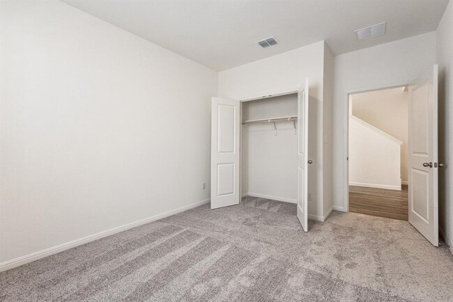 Building Photo - 635 Gemsbok Rd