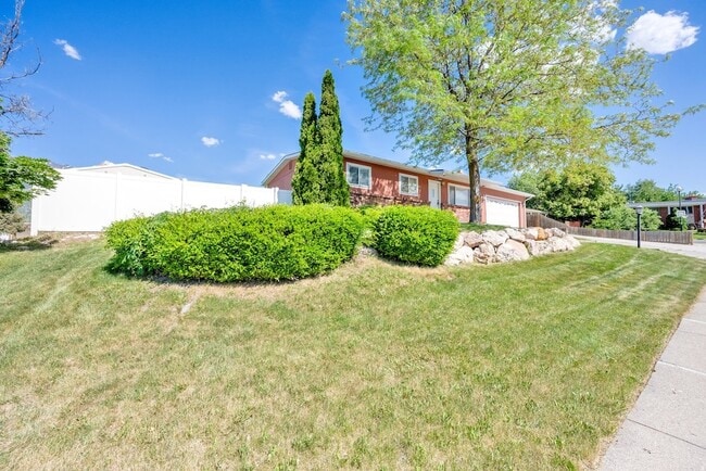 Building Photo - 9325 Quail Hollow Cir
