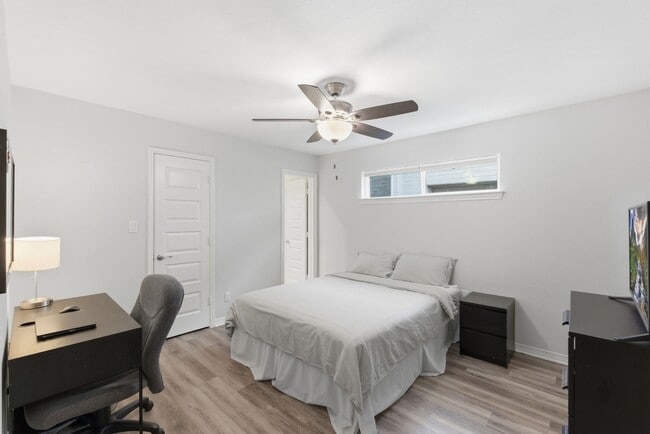 Building Photo - 5807 Ettrick Dr