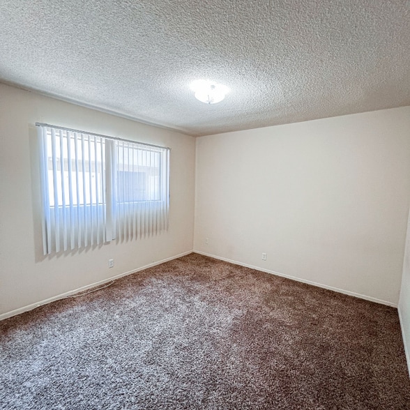 Building Photo - 1001 E Stearns Ave