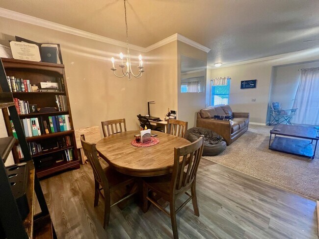 Building Photo - Stylish 2-Bed Condo Available!