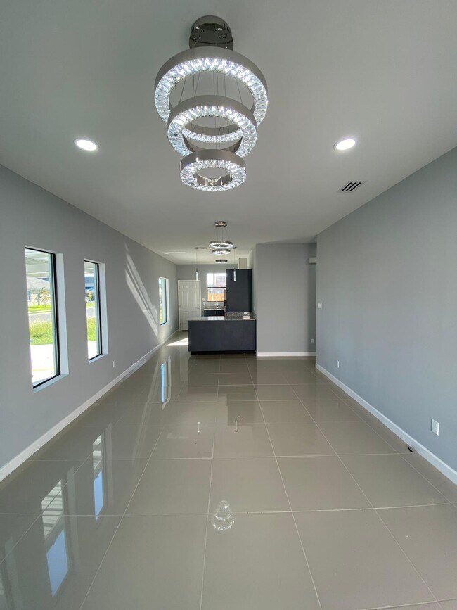 Building Photo - 1428 W Harrison Ave