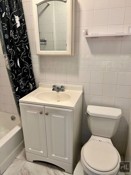 Building Photo - 2 BR 2 BA in Prime Bushwick