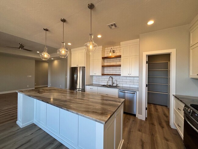 Building Photo - ADORABLE HOUSE FOR RENT IN HURRICANE