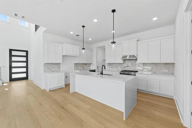 Building Photo - 110 Pennybacker Ln