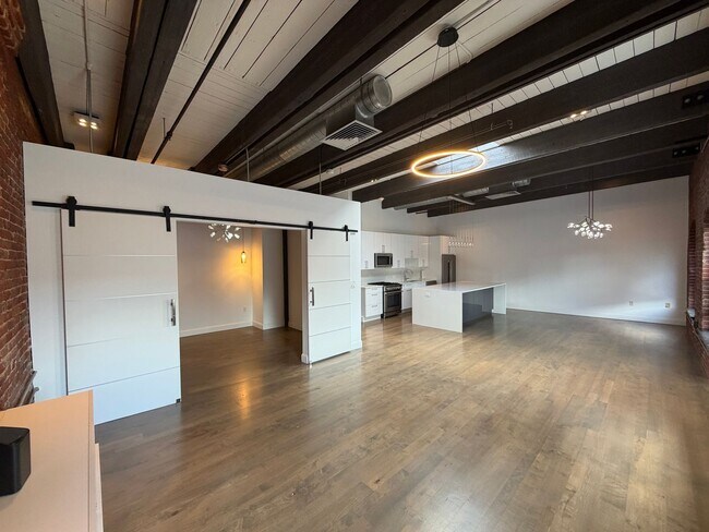Building Photo - 21 Wormwood St