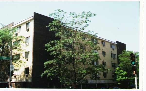 Building Photo - 6726 N Sheridan Rd