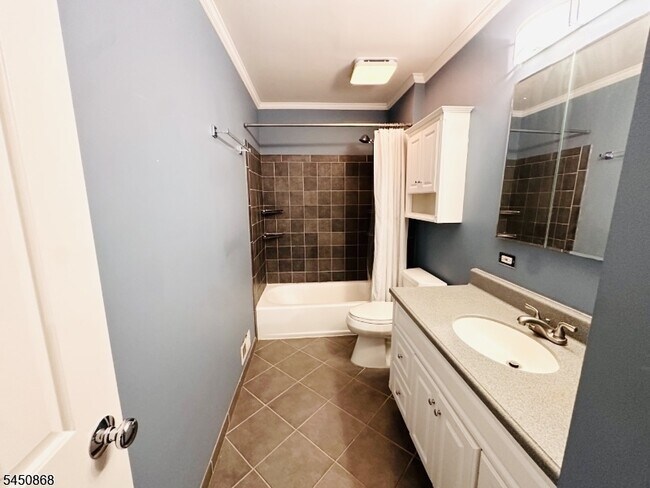 Building Photo - 111 Almond Dr