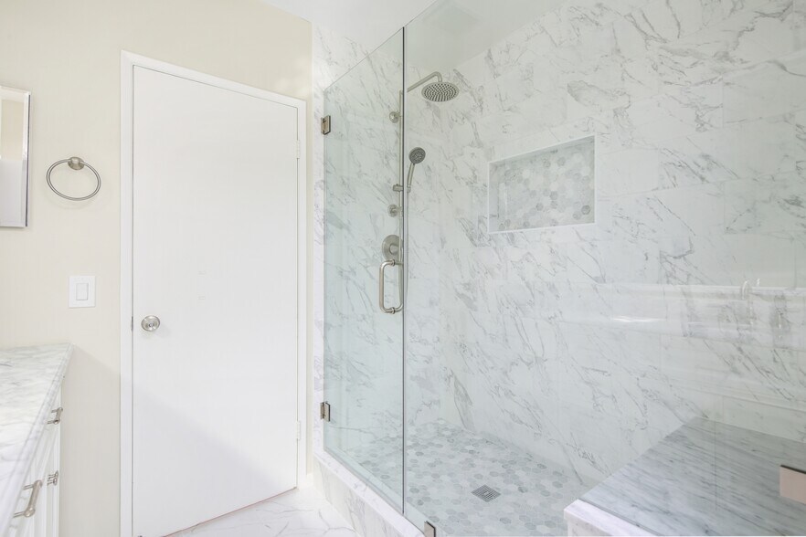 Building Photo - 1020 19th St