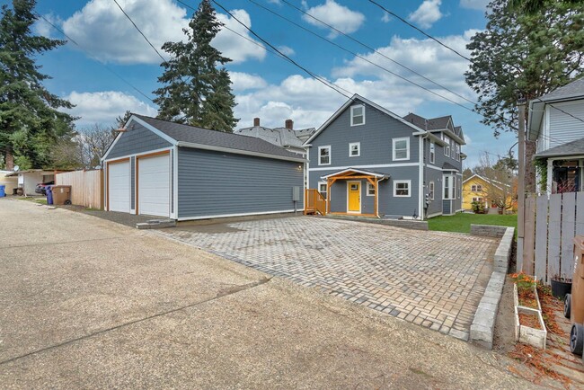 Building Photo - Two Bedroom Home - Close to Tacoma General...