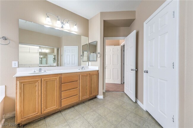 Building Photo - 121 Pettswood Dr