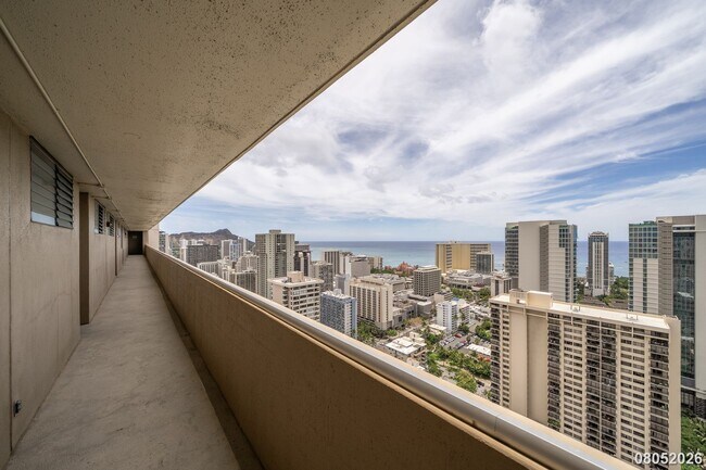 Building Photo - 2121 Ala Wai Blvd