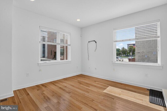 Building Photo - 950 Shackamaxon St