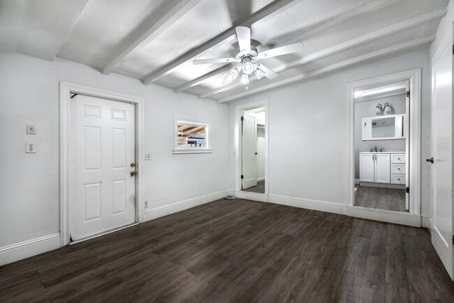 Building Photo - 8642 Sunset Dr