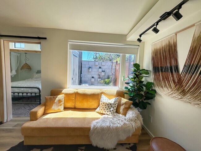 Living room looking out into the patio - 7044 McLaren Ave