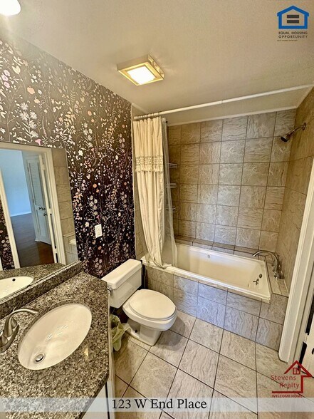 Building Photo - 123 West End Pl