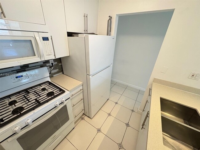 Building Photo - 505 NE 30th St