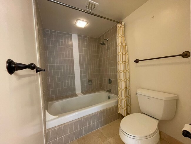 Building Photo - 2412