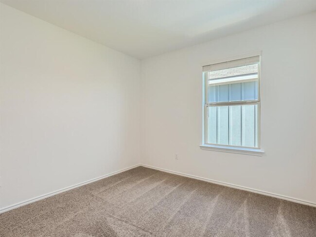 Building Photo - 1608 Holly Lk Dr