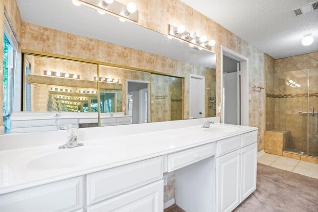 Building Photo - 22 S Rain Forest Ct