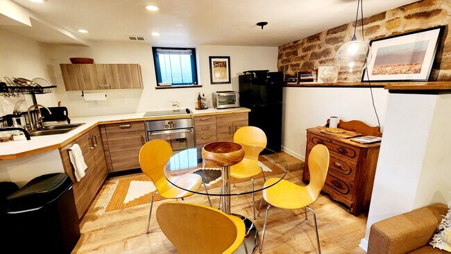 Building Photo - 719 Remington St