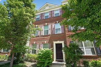 Building Photo - 2864 Hedgerow Pl