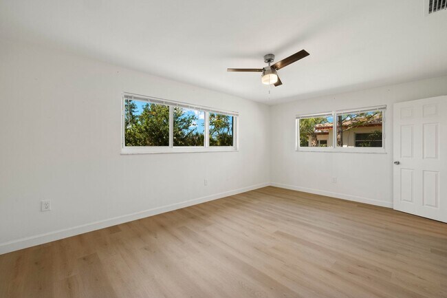 Building Photo - Completely Refurbished 3 Bedroom 2 bath with Florida Room Large backyard