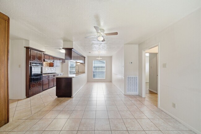 Building Photo - 4506 Jamaica Ln