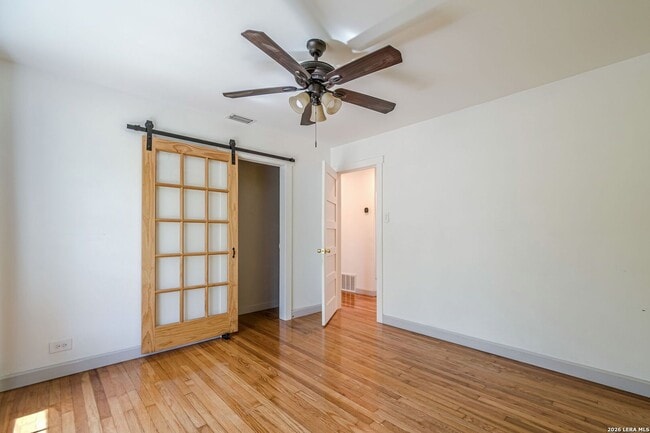 Building Photo - GORGEOUS 4-BEDROOM HOME IN TERRELL HEIGHTS