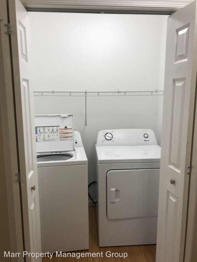 Building Photo - 1605 N Mulberry St