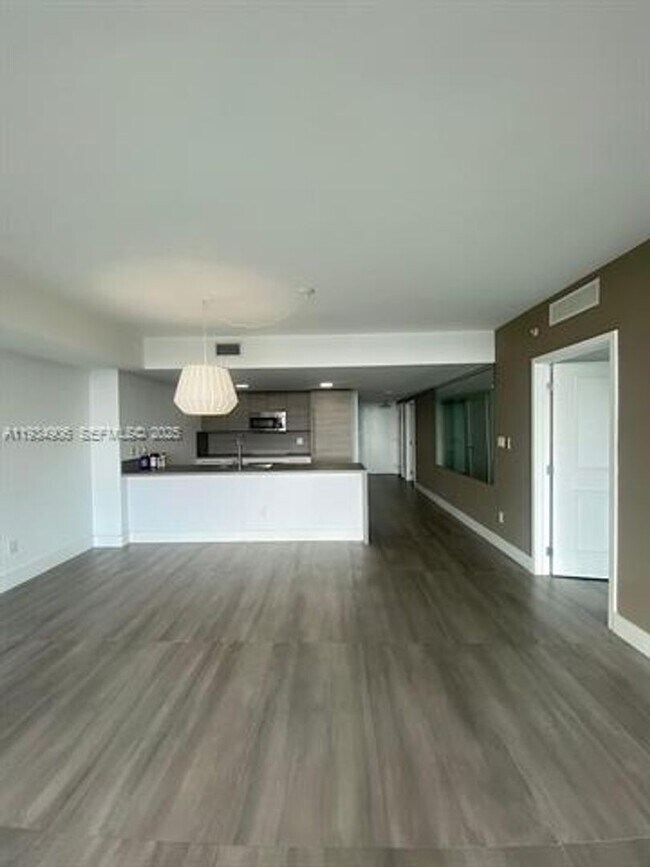 Building Photo - 400 Sunny Isles Blvd