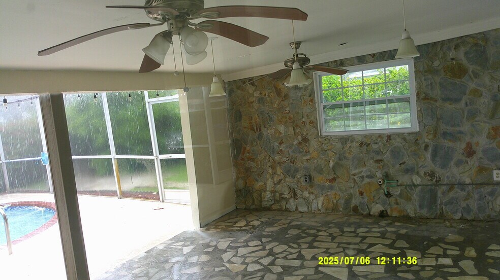 Building Photo - 215 Entrada Dr