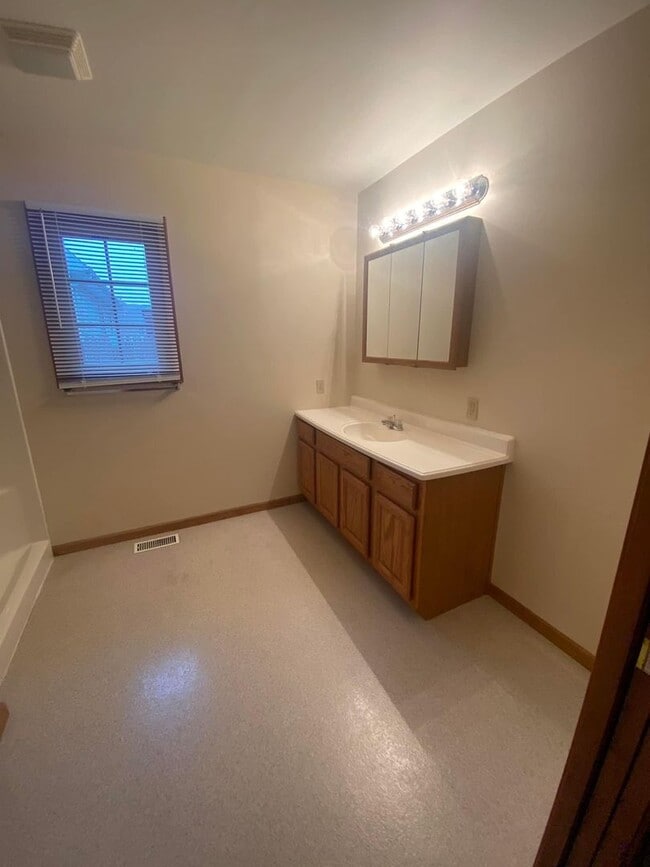 Building Photo - 14209 W Katriene Dr