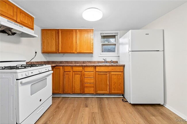 Building Photo - 308 Nelson Ave