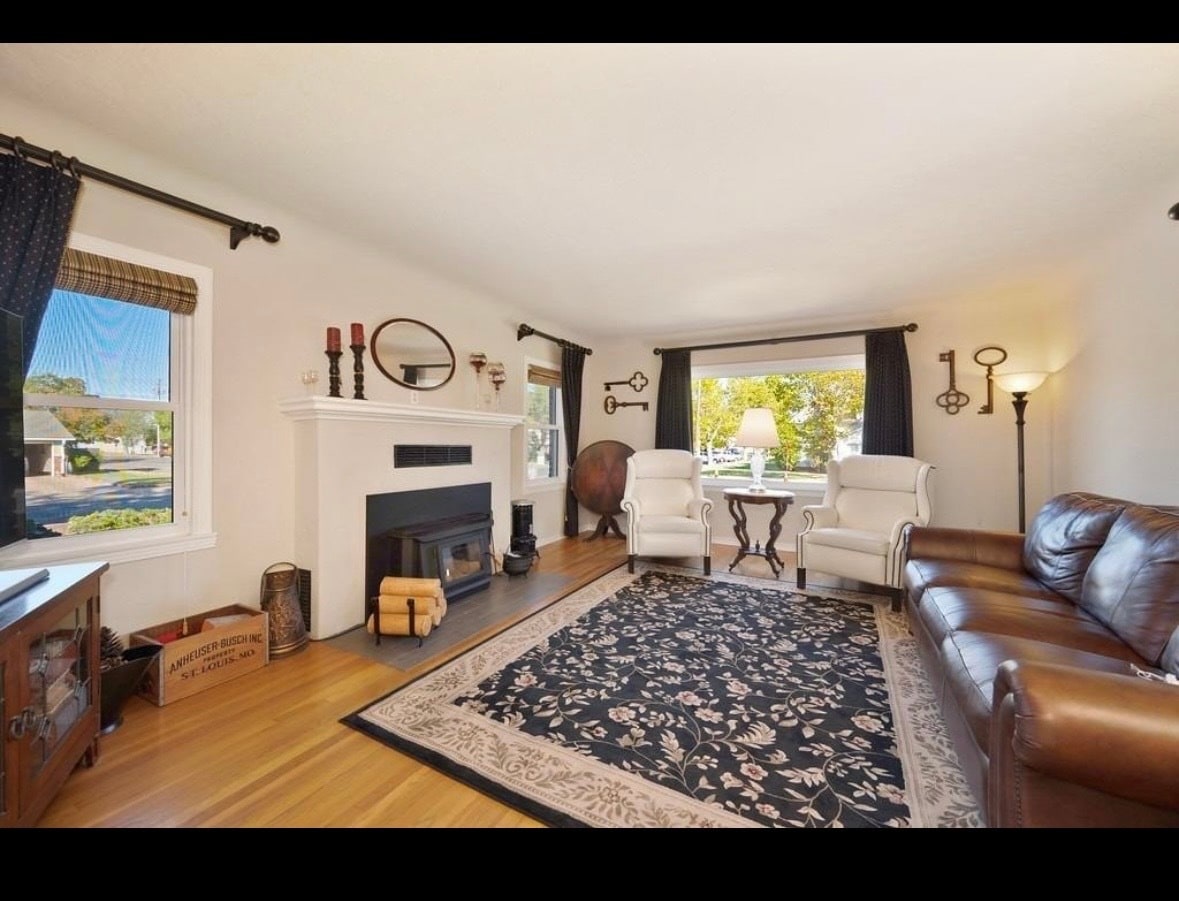 Building Photo - 391 5th St