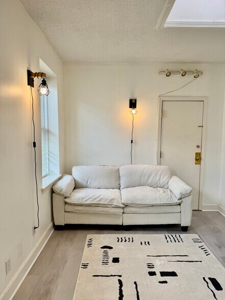 Living room - 1415 Commonwealth Ave
