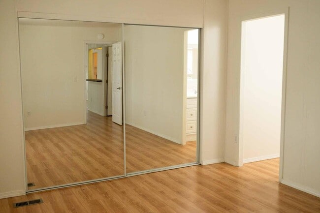 Building Photo - 9673 Vista Del Valle